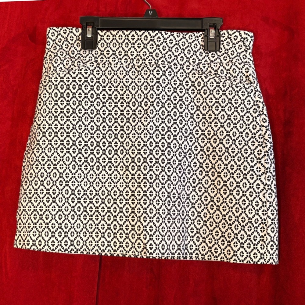 Attyre New York Womens Black White Geometric Skort Mini Skirt Shorts Size 4